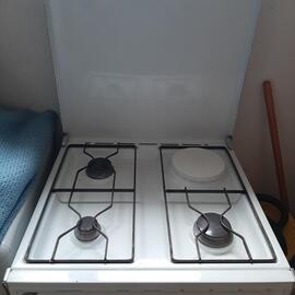 cuisinière 3 feux gaz 1 plaque electrique