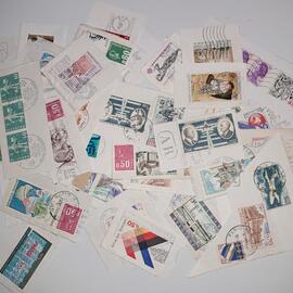 lot 100 timbres France et Europe des années 1980 à 2010