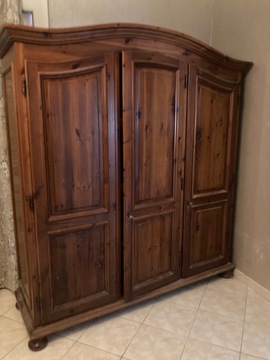 armoire en bois