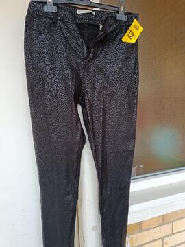 Joli pantalon neuf T38