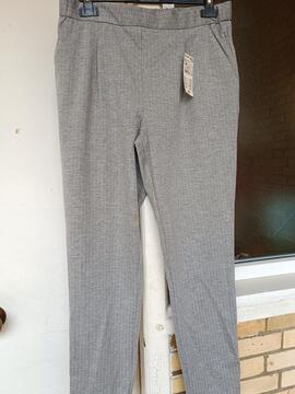 Pantalon gris neuf T40