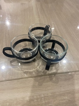 3 petites tasse à café