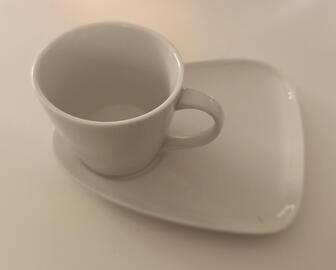 tasse avec soucoupe