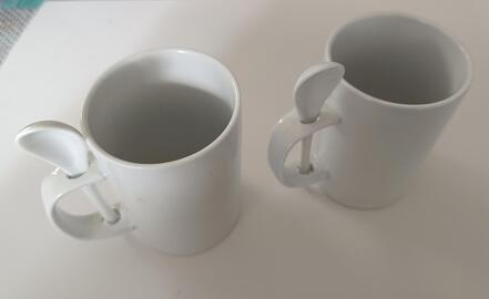 mugs avec petite cuillère