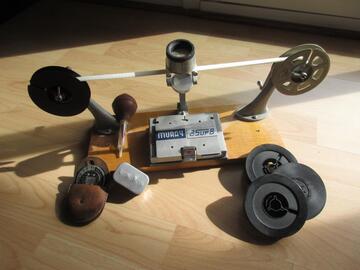 Projecteur de film SUPER 8 HEURTIER +Atelier SUPER 8 + Caméra SUPER 8 Bell et Howell avec son étui