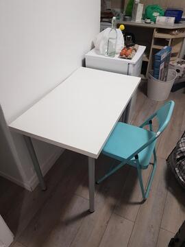 Table bureau + chaise métallique bleu cyan