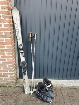 Paire de skis + chaussures