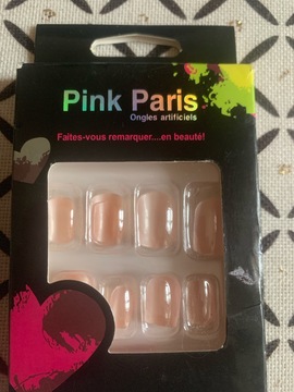 Faux ongles avec colle