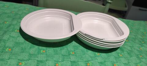 PETITES ASSIETTES EN PLASTIQUE