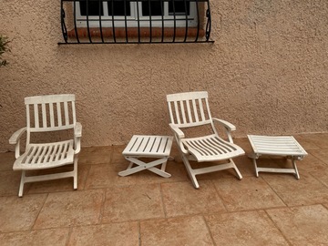 2 chaises et deux petites tables d’appoint de jardin