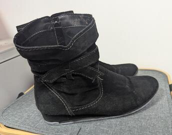 BOTTINES EN DAIM NOIRES 41