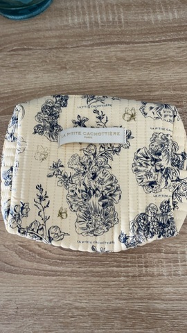 pochette fleurie beige bleu