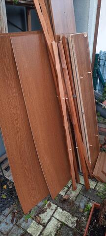 Planches de bois (armoire)