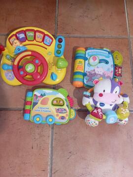 jouets bébé et toise