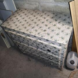 Commode trois tirois