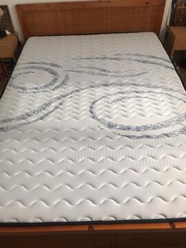 Matelas TBon état 140X190 2 personnes ( 6 Mois sans punaise de lit )