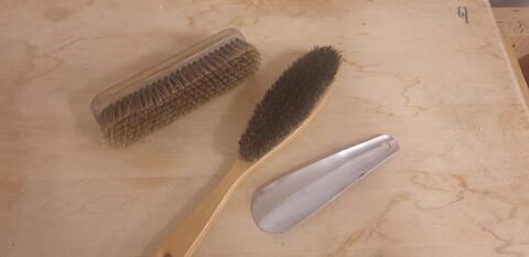 brosses souples et chausse pied