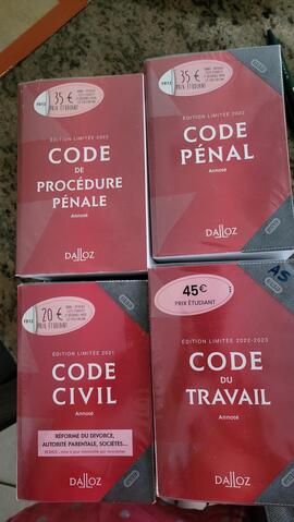 donne livres de droit (codes Dalloz)