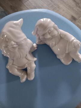 Lot de 2 nains blancs en porcelaine