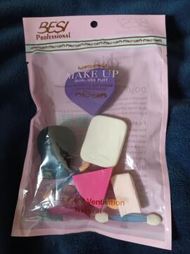 Eponges pour maquillage. Produit NEUF