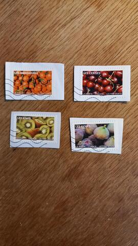 4 timbres oblitérés FRUITS