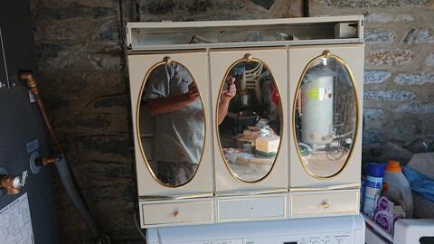 armoire de toilette vintage