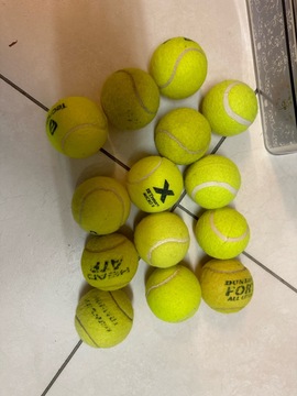 lot de balles de tennis