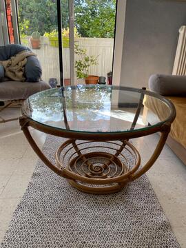 Table basse en rotin, plateau rond en verre