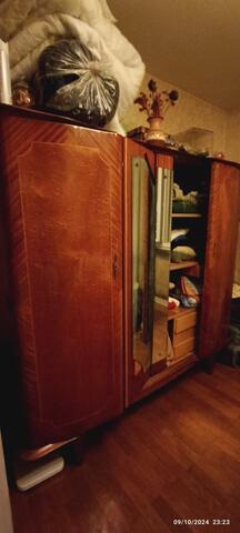 Armoire vintage