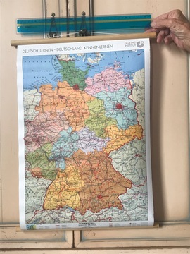 Carte déroulable de l’Allemagne 35x55 cms double face.