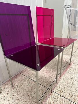 chaises en plexiglas de couleur, chaises de designer