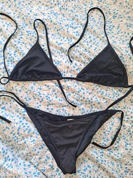 Maillot de bain noir à ficelle Taille 40 et C