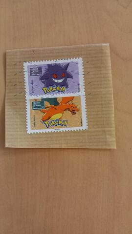 2 timbres oblitérés POKEMON