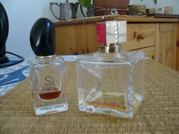 2 bouteilles de parfum collection