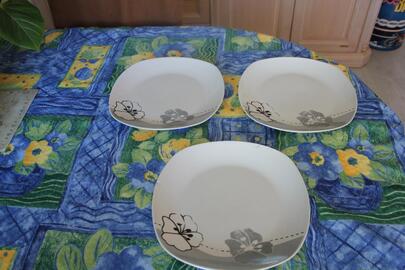 3 assiettes plates