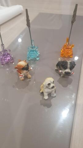 petites miniatures des chiens