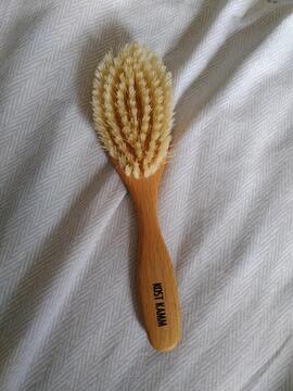 Petite brosse à cheveux