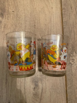 donne 2 petits verres vintage