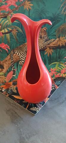 vase rouge