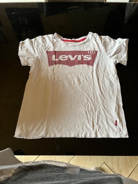 T shirt ( Levi’s )