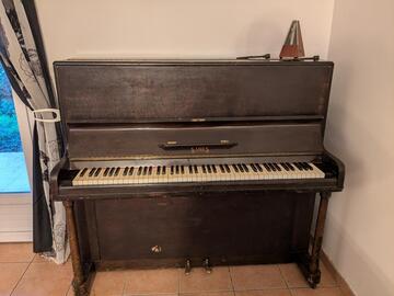 piano droit URGENT