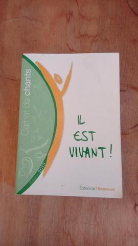 livre de chants chrétiens "il est vivant"