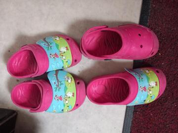 2 paires de "crocs"