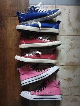 3 paires de chaussures toile T.37