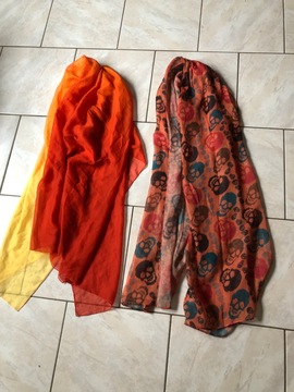 deux grands foulards