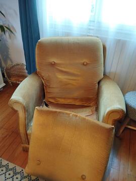 fauteuil jaune moutarde à retaper