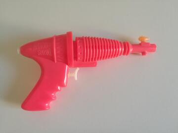 Pistolet de l'espace en plastique rose