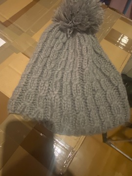 bonnet et écharpe gris