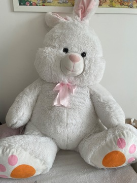 lapin géant en peluche