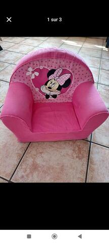 recherche fauteuil rose fille